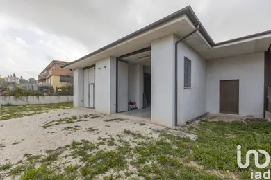 Capannone in Cingoli