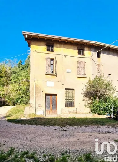 Edificio in Peschiera del Garda