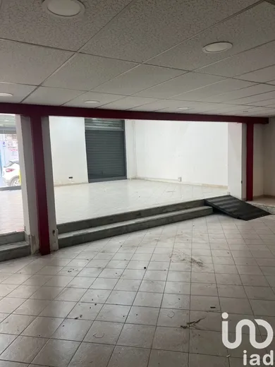 Shop/Premises commercial in Napoli