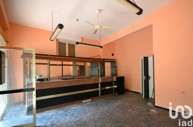 Shop/Premises commercial in Genova