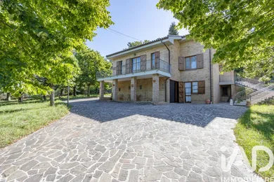 Villetta a schiera in Fiastra