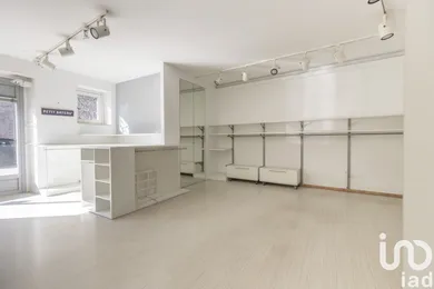 Shop/Premises commercial in Osimo