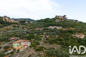 Appartamento 6 locali e più in Finale Ligure