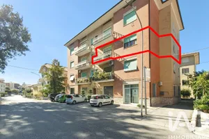 Appartamento 6 locali e più in Monte San Giusto