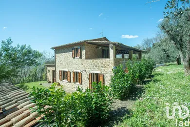 Townhouse in Semproniano