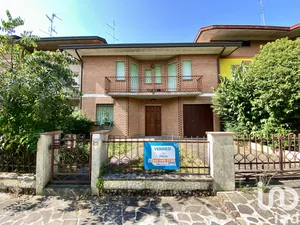 Casa / Villa indipendente in Novi di Modena