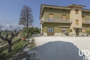 Chiatta / Casa galleggiante in Treia