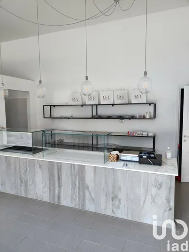 Shop/Premises commercial in Pineto