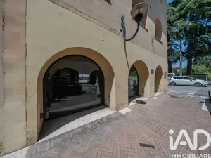 Shop/Premises commercial in Foligno