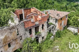 Edificio in Villanuova sul Clisi