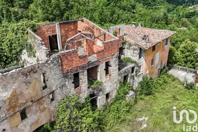 Edificio in Villanuova sul Clisi