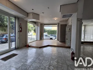 Shop/Premises commercial in Palermo