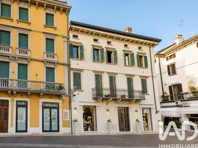 Edificio in Peschiera del Garda