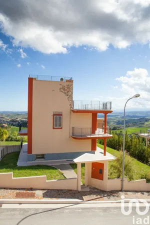 Chiatta / Casa galleggiante in Offida