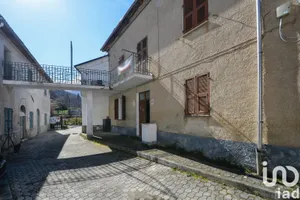 Village house in Osiglia