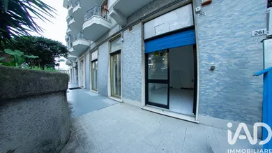 Shop/Premises commercial in Genova