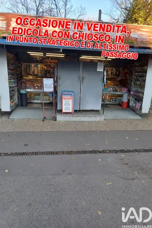 Shop/Premises commercial in Bologna
