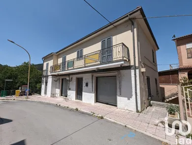Villetta a schiera in Bussi sul Tirino