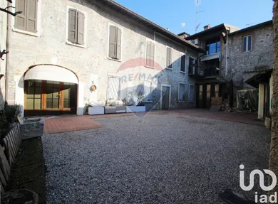 Village house in Lonato del Garda