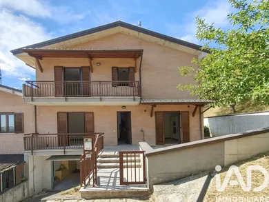 Casa / Villa indipendente in Sarnano
