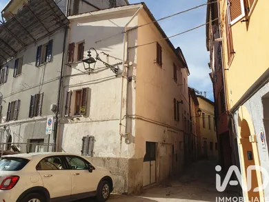 Casa di paese in Tolentino