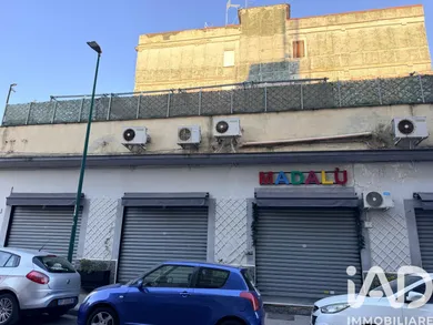 Shop/Premises commercial in Napoli