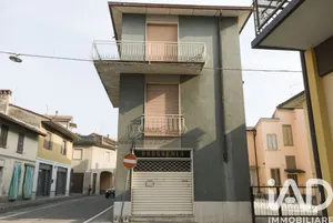Edificio in Miradolo Terme