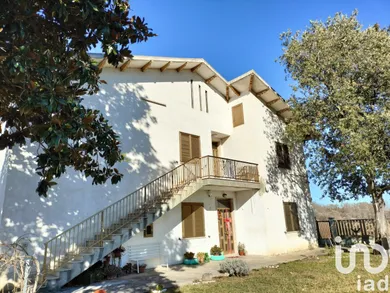 Edificio in Loreto Aprutino