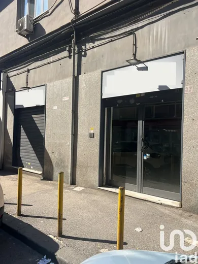 Shop/Premises commercial in Napoli