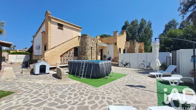 House in Campofelice di Roccella