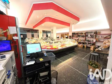Business premises in Genova