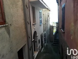 Village house in Longobardi