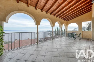 Apartment in Gardone Riviera