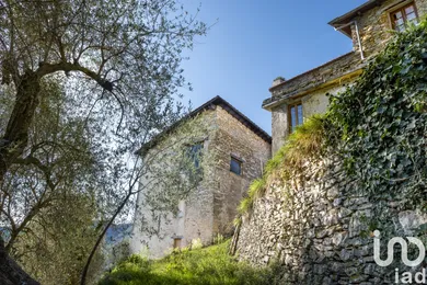 Edificio in Casanova Lerrone