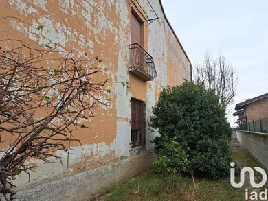 Edificio in Rovello Porro