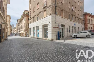 Immobile commericale in Osimo