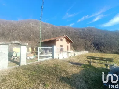 Villetta a schiera in Mezzenile