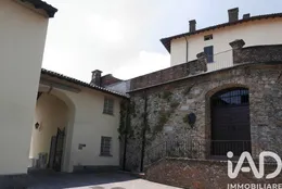 Appartamento 6 locali e più in Castana