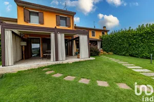 Chiatta / Casa galleggiante in Pescantina