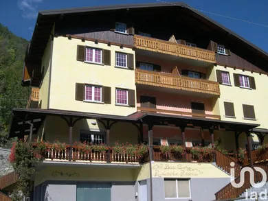 Edificio in Vezza d'Oglio