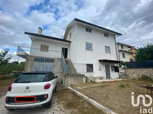 Townhouse in Poggio Picenze