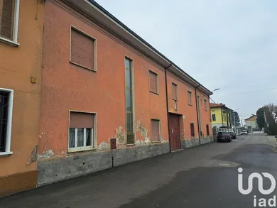 Edificio in Rovello Porro