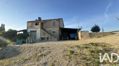Tenuta storica in Acquaviva Picena