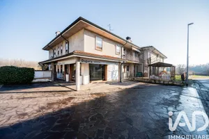 Negozio / locale commerciale in Gazzuolo