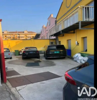Shop/Premises commercial in Milano