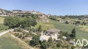 Villetta a schiera in Offagna