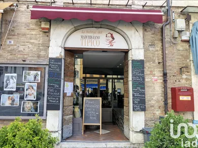Negozio / locale commerciale in Cagli