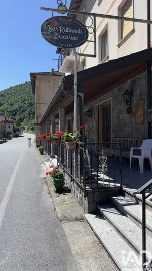 Negozio / locale commerciale in Isola del Cantone