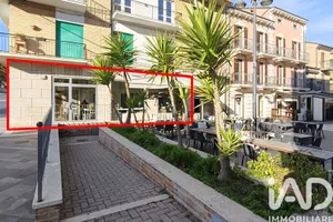 Shop/Premises commercial in Porto Sant'Elpidio