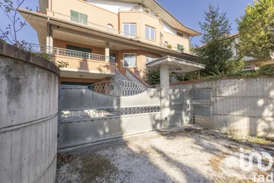 Chiatta / Casa galleggiante in Osimo